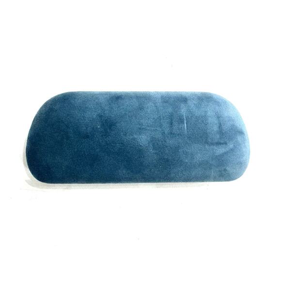 Amelia E. EYEGLASS CASE AND CLEANING WIPE - Picture 2 of 3
